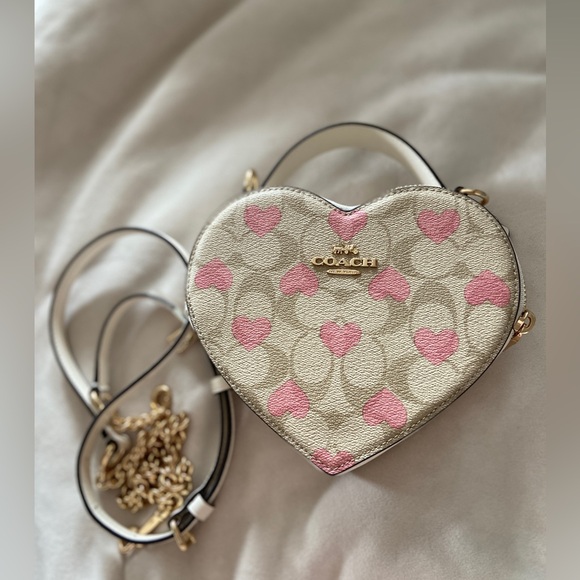 Coach Heart 💗 Crossbody In Signature Canvas With Heart Print